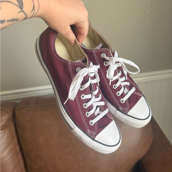 Converse Mens Low Top Burgundy - Picture 1 of 5